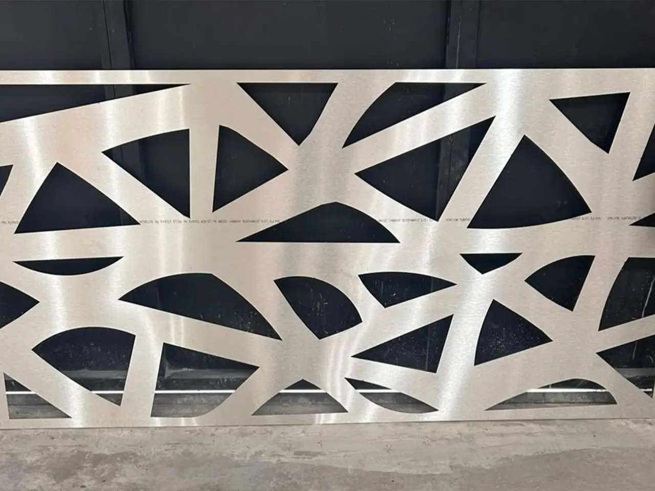 Celosía decorativa geométrica en acero inoxidable, corte láser