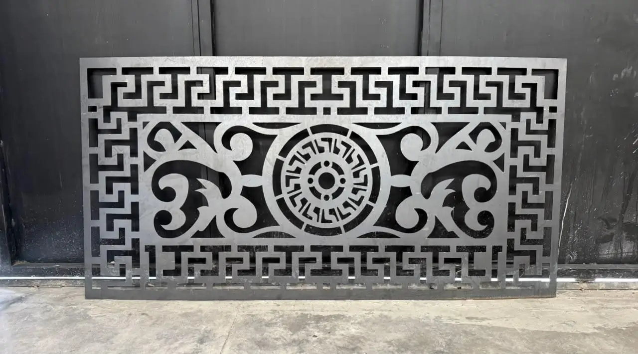 Celosía decorativa de corte láser en acero al carbón
